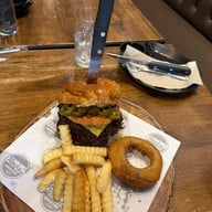 Rock Me Burger & Bar นิมมานเหมินท์