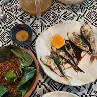 เมนูของร้าน เที่ยงตรง By House Number 1712