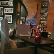 บรรยากาศ The District Grill Room and Bar สุขุมวิท ซ.57