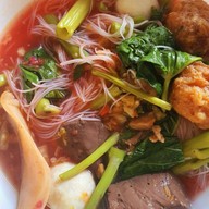 เมนูของร้าน ก๋วยเตี๋ยวนายอ้วนเย็นตาโฟบะเต็งเสาชิงช้า ประดิพัทธ์