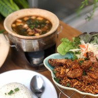 ออน เดอะ เวย์ คาเฟ่ แคมป์ ปิ้ง ย่าง
