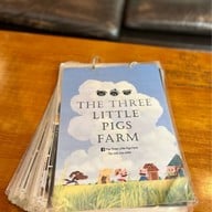 เมนูของร้าน The Three Little Pigs ท่าตลาด