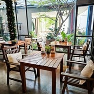บรรยากาศ Tree Tales Cafe พัทยา นาเกลือ