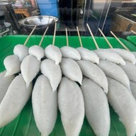 ยำลูกชิ้นปลา มั่งมี ลูกชิ้นปลาเยาวราช เจ้าเก่า ตลาดพงศ์ไพบูลย์