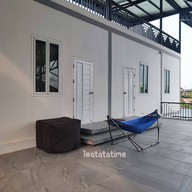 บรรยากาศ THE BOX HOUSE ริมน้ำแม่กลอง