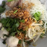 ร้านก้วยเตี๋ยวโกเด้ง โฮเด้งใส่ใจ Nutch นาดี หมู่ 4