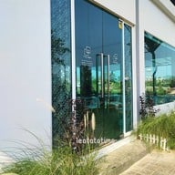 บรรยากาศ THE BOX HOUSE ริมน้ำแม่กลอง