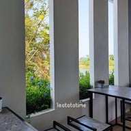 บรรยากาศ THE BOX HOUSE ริมน้ำแม่กลอง