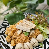 หมี่คลุกยายชูใจ สลัดอกไก่ย่าง-บ้านพลังธรรมชาติ ลพบุรี
