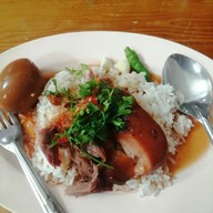 เมนูของร้าน พรเพ็ญขาหมูเสวย