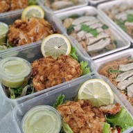 หมี่คลุกยายชูใจ สลัดอกไก่ย่าง-บ้านพลังธรรมชาติ ลพบุรี