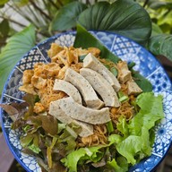 หมี่คลุกยายชูใจ สลัดอกไก่ย่าง-บ้านพลังธรรมชาติ ลพบุรี