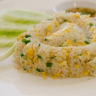 อีโรส ส้มตำแซ่บ อาหารไทย อาหารจานเดียว