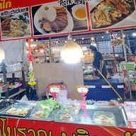 ครัว คุณนายส้มตำ สาขา 1 กระเพราพริกแห้ง ผัดไทย ตามสั่ง เตี๋ยวต้มยำเย็นตาโฟ