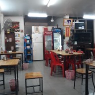 บรรยากาศ ก๋วยเตี๋ยวอิ่มเอม