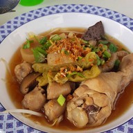 ก๋วยเตี๋ยวไก่ตุ๋นมะระ - กอไก่ก้อย สาขาทรายทอง