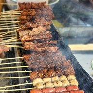ร้านหมูปิ้งสูตรอากง ตรงข้ามวัดสุทัศน์