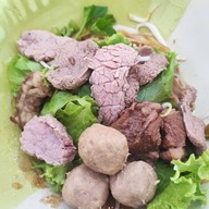 เมนูของร้าน ก๋วยเตี๋ยวเนื้อหูกวาง