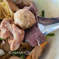เมนูของร้าน ก๋วยเตี๋ยวเนื้อหูกวาง