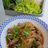 ก๋วยเตี๋ยวไก่ตุ๋นมะระ - กอไก่ก้อย สาขาทรายทอง