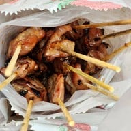 ร้านหมูปิ้งสูตรอากง ตรงข้ามวัดสุทัศน์