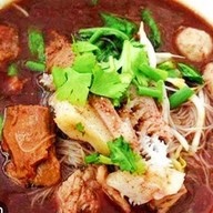 เมนูของร้าน ยุ้นเขียวเตี๋ยวเรือ สาขาหลัง มช.