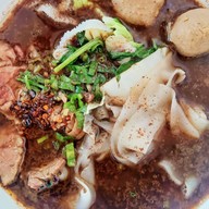 เมนูของร้าน ยุ้นเขียวเตี๋ยวเรือ สาขาหลัง มช.