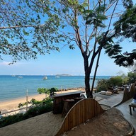 Hakuna Izakaya and Fresh Seafood เกาะล้าน