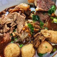 เมนูของร้าน ยุ้นเขียวเตี๋ยวเรือ สาขาหลัง มช.