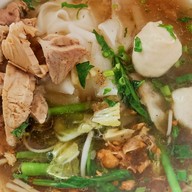เมนูของร้าน ยุ้นเขียวเตี๋ยวเรือ สาขาหลัง มช.