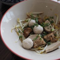 สุขไพศาล ก๋วยเตี๋ยวเนื้อตุ๋น-หมูตุ๋น -