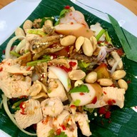 ไก่ย่างสองสาว