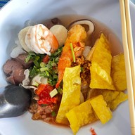 เมนูของร้าน ข้าวต้มปลาแม่จำเนียรและตามสั่ง