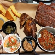 เมนูของร้าน Rolling Ribs Brew Bar & BBQ