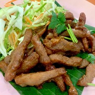 ไก่ย่างสองสาว