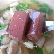 เมนูของร้าน เจ๊แต เกาเหลาเลือดหมู