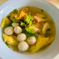 รสดี ก๋วยเตี๋ยวปลา หน้า รร.จีน
