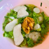 รสดี ก๋วยเตี๋ยวปลา หน้า รร.จีน