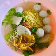 รสดี ก๋วยเตี๋ยวปลา หน้า รร.จีน
