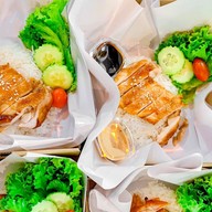 ร้านข้าวคับกล่อง ไก่ทอด ยำแซ่บ
