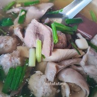 เมนูของร้าน เจ๊แต เกาเหลาเลือดหมู