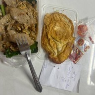 เมนูของร้าน ราดหน้ายอดผักบ้านบดินทร์ ลาดพร้าว 112