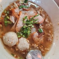 เมนูของร้าน ก๋วยเตี๋ยวห้อยขาริมน่าน