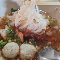 เมนูของร้าน ก๋วยเตี๋ยวห้อยขาริมน่าน
