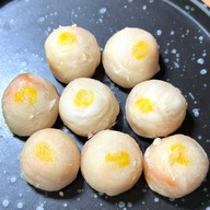 ขนมเปี๊ยะ บ้านแม่มด
