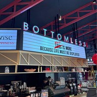 Bottomless มารูน รัชดา 32 (Maroon Ratchada 32)
