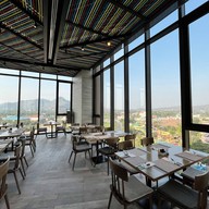 ห้องอาหารประมง  Holiday inn Vana Nava หัวหิน