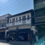 ถนนช้างม่อย