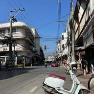 ถนนช้างม่อย