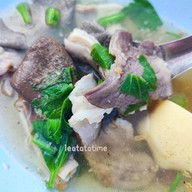 เมนูของร้าน เจ๊แดงข้าวเลือดหมู